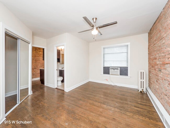 Building Photo - 925 W Schubert Ave