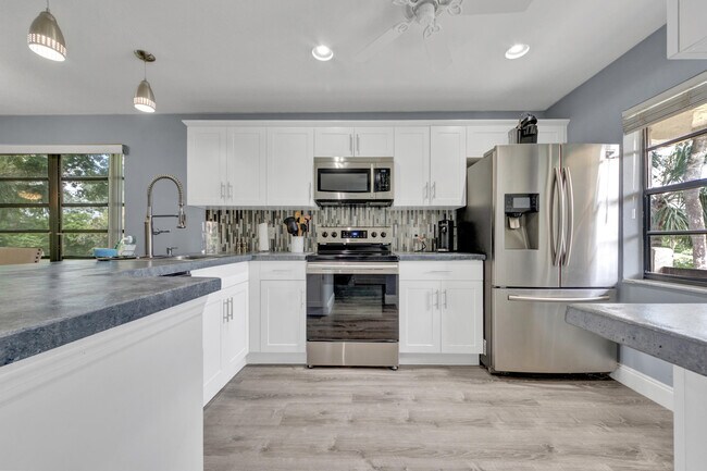 Building Photo - 21866 Cypress Cir