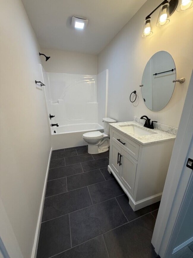 Building Photo - Beautiful New 3 Bedroom 2 Bath House!