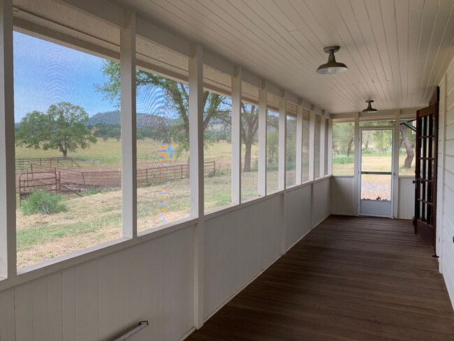 Building Photo - Gorgeous!! Peaceful Farm House!!