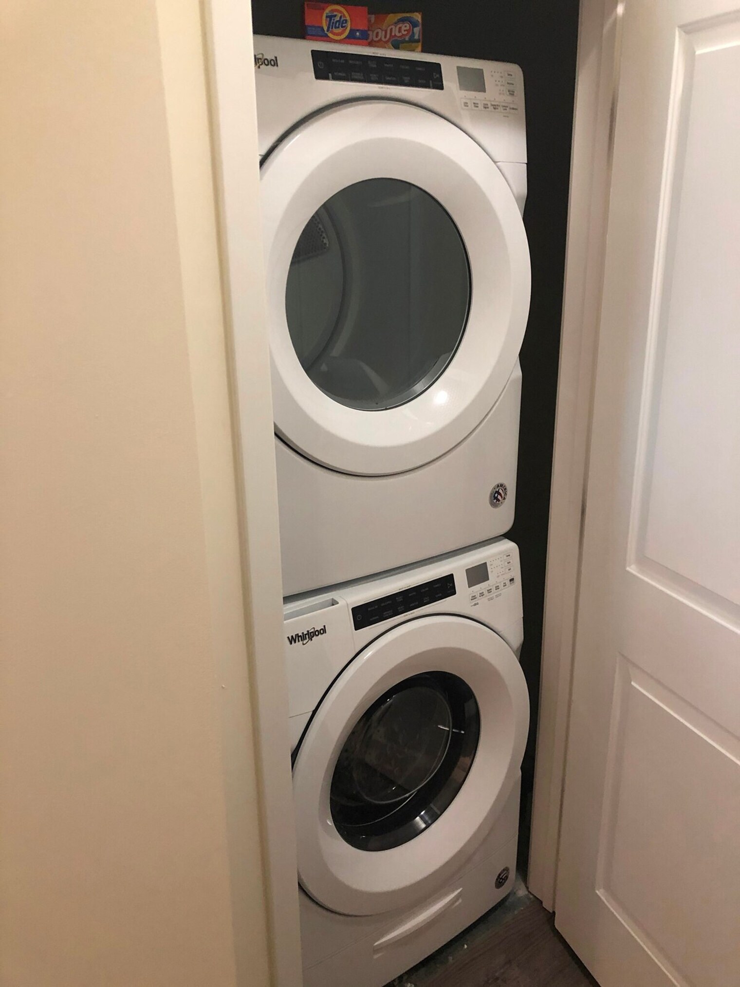 Building Photo - 320 S Church St