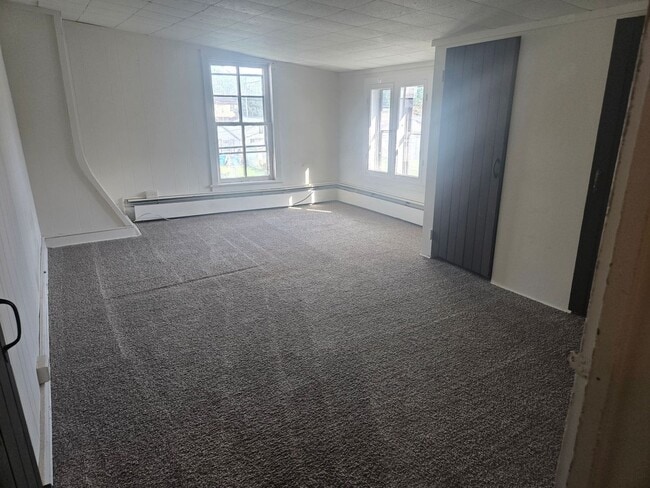 Building Photo - Coming Soon! Cozy 3 Bedroom, 1 Bath Home I...