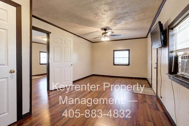 Building Photo - 3607 SW 12th St
