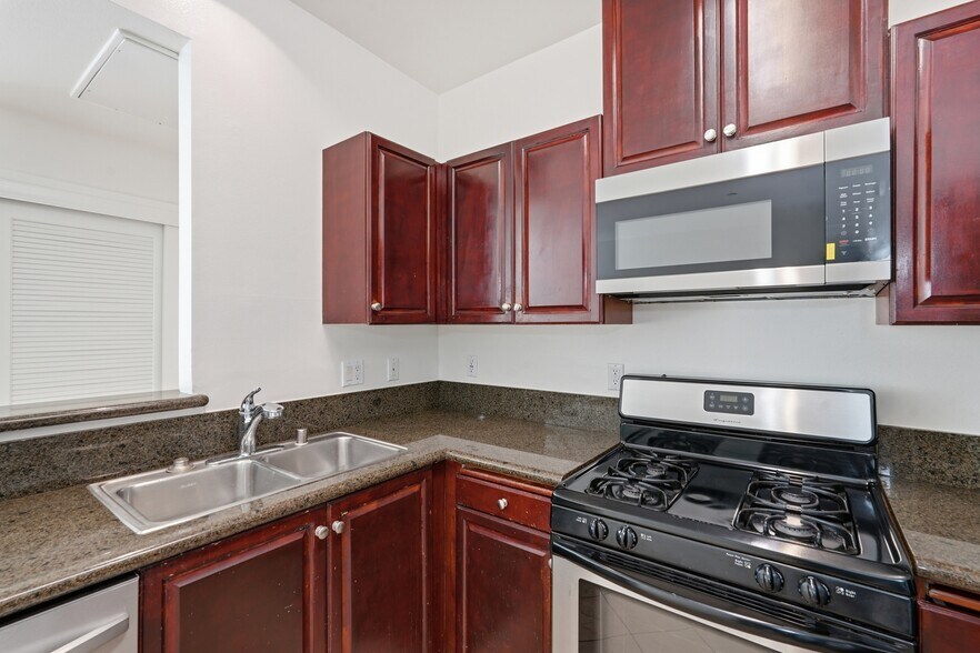 Building Photo - 13941 Sherman Way