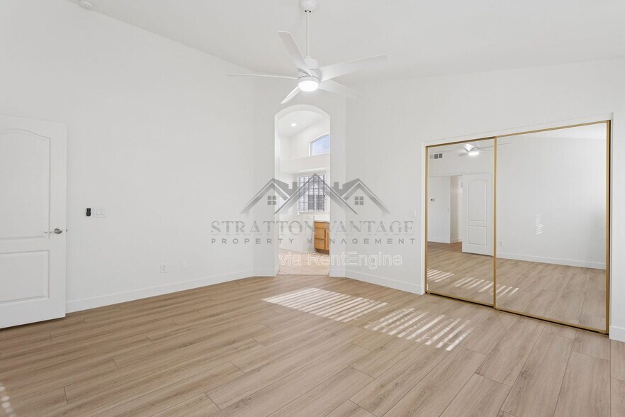 Building Photo - 9841 W Tonopah Dr