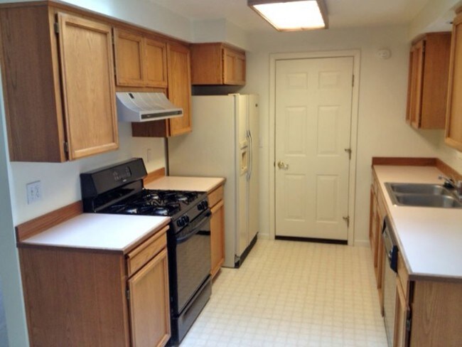 Building Photo - Nice Moon Mountain duplex with 2 Full bath...