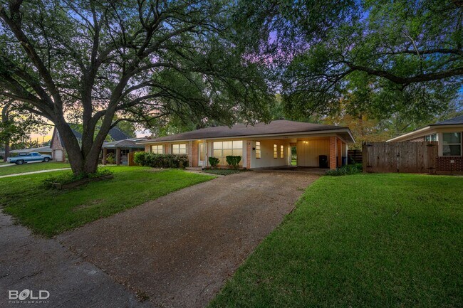 Building Photo - Home For Rent!