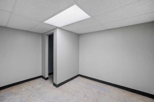 Building Photo - 131 Forest Hill Way