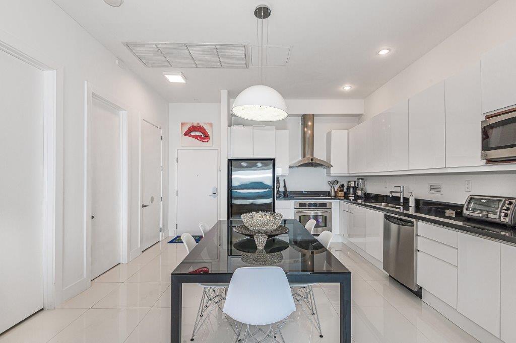 Building Photo - 2301 Collins Ave