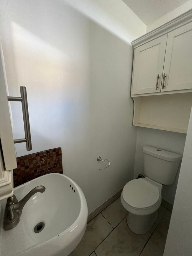 Building Photo - 1 Bedroom 1 Bathroom Apartment
