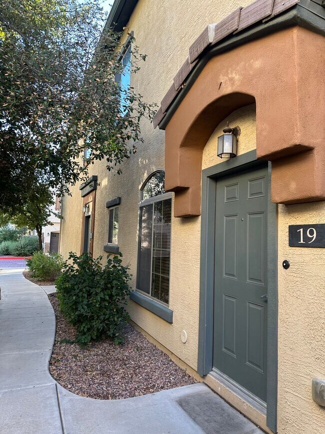 Building Photo - 2 Bedroom Condo in the Tre Allagio Community Near N Price Rd and W Elliot Rd!