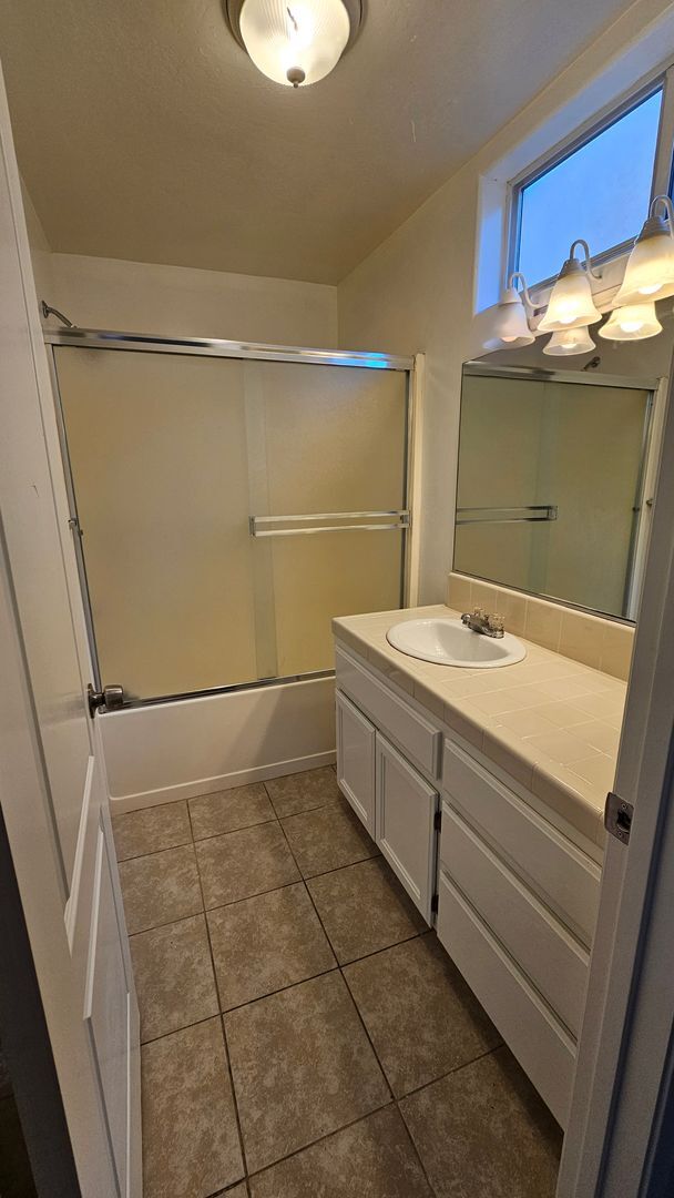 Building Photo - 4 Bed 2 Bath Home in SW