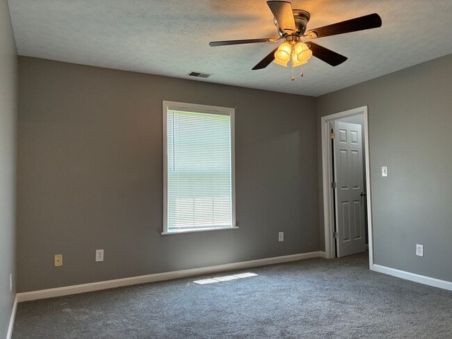 Building Photo - 102 Sparrow Ct