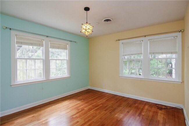 Building Photo - 1207 Pine Ave