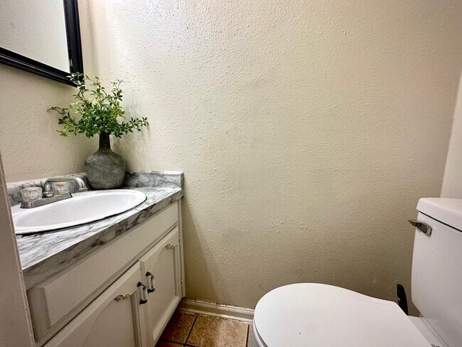 Building Photo - 1300 Hillside Rd