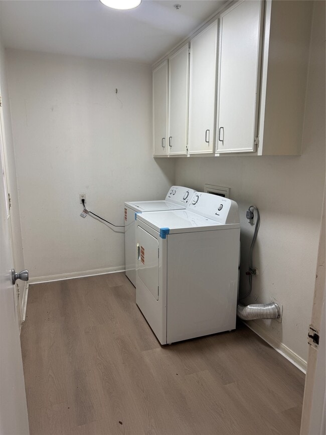 Building Photo - 7838 Vickijohn Dr