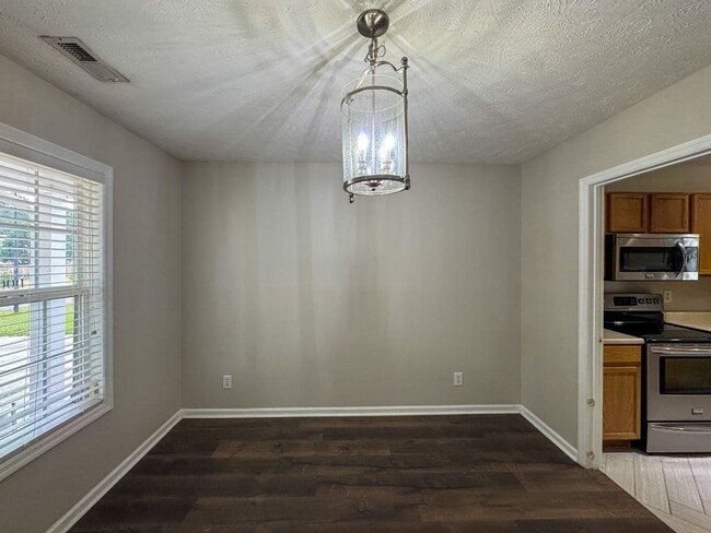 Building Photo - Charming 3 Bed 2 Bath Spring Lake Home wit...