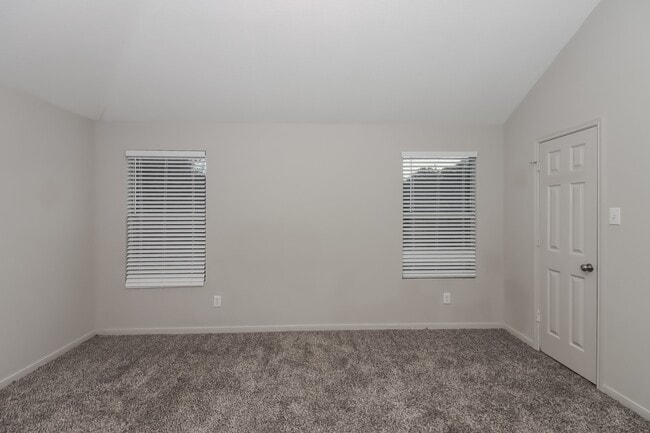 Building Photo - 2823 Packard Elm St