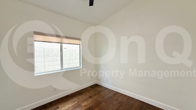Building Photo - 920 W Breckenridge Ave