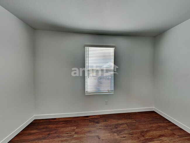 Building Photo - 8319 S 21st Dr
