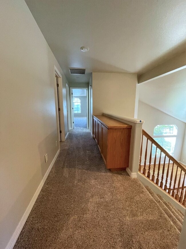Building Photo - 378 S Winthrop Way