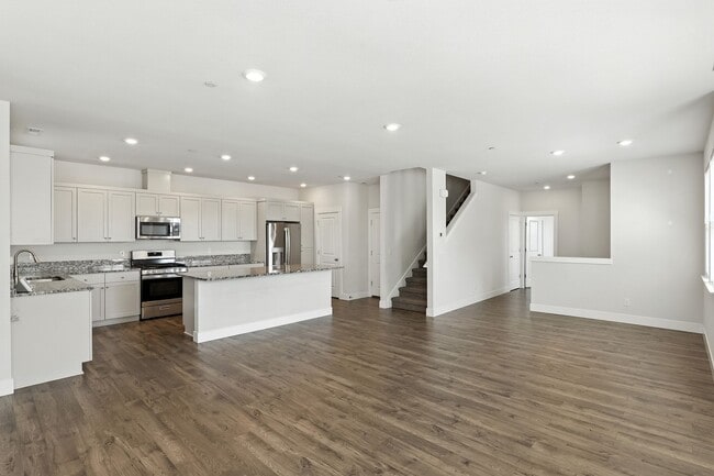Building Photo - Spacious 5-Bedroom Home with Modern Upgrad...