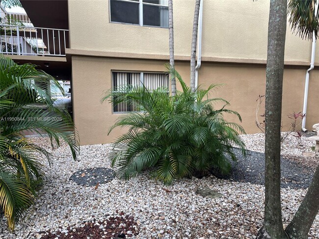 Building Photo - 4235 N University Dr