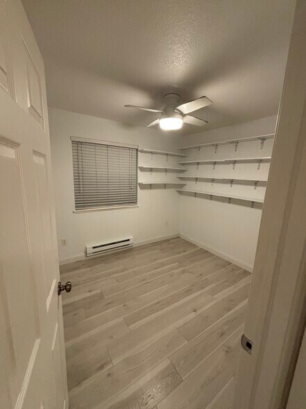 Building Photo - 1209 W Plum St