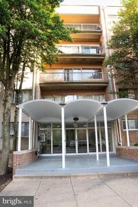 Building Photo - 5801 Quantrell Ave