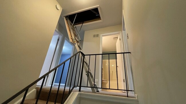 Building Photo - 1352 Oxford Cir