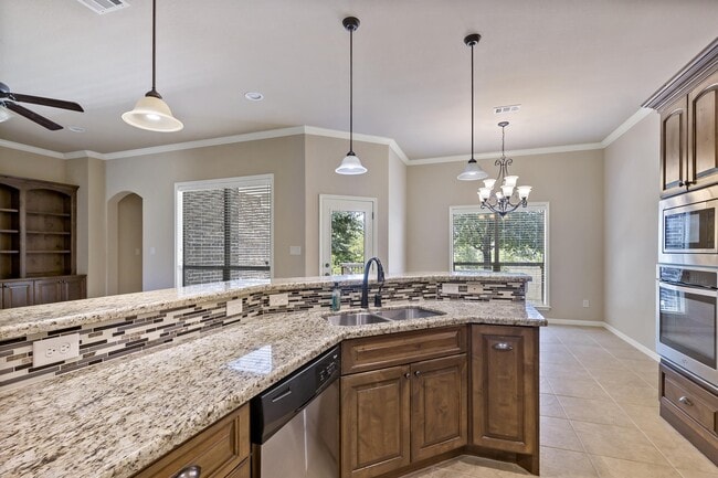 Building Photo - 2509 Kimbolton Dr