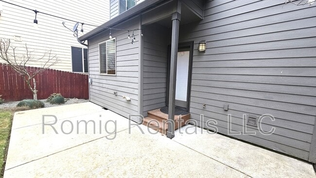 Building Photo - 1403 NE 71st Dr