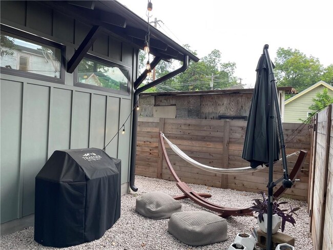 Building Photo - 1806 Haskell St