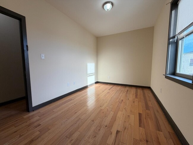 Building Photo - 1911 N Gratz St