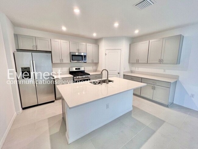Building Photo - Spacious 5 Bed, 3.5 Bath Home with Fenced Yard and 2-Car Garage | Available Soon!