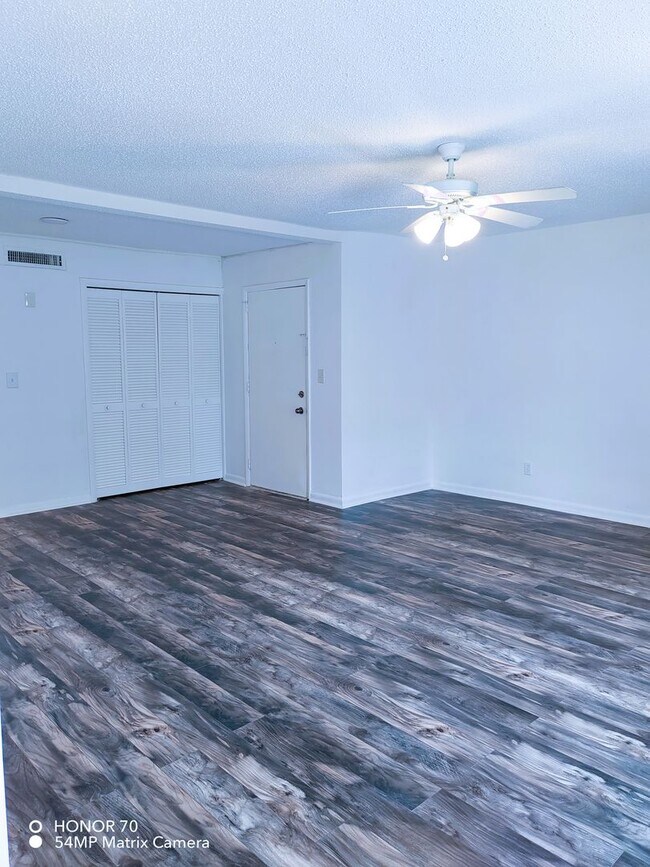 Building Photo - Rent to Own Bright 2B/1B Condo – St. Andrews Cove, Clearwater