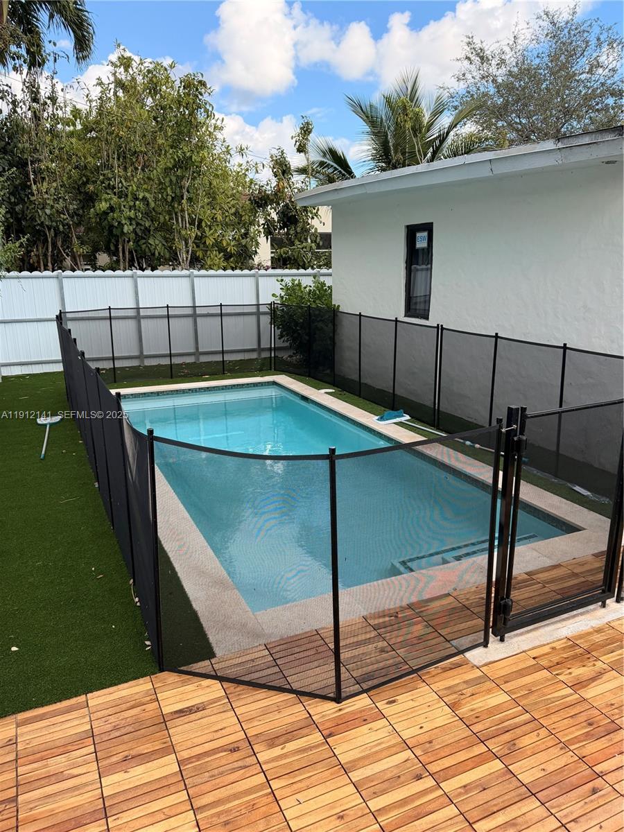 Building Photo - 6848 N Miami Ave