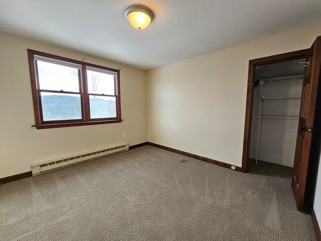 Building Photo - 4 Bedroom, 2.5 Bath House for Rent