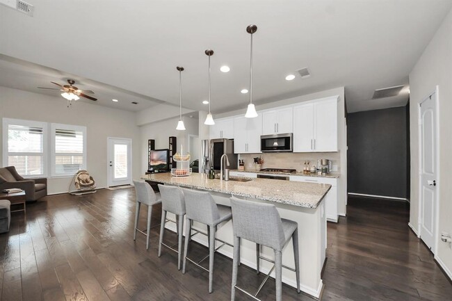 Building Photo - 8919 RoseWood Grove Ln