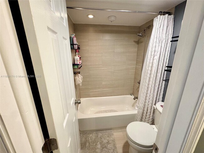 Building Photo - 9495 Evergreen Pl