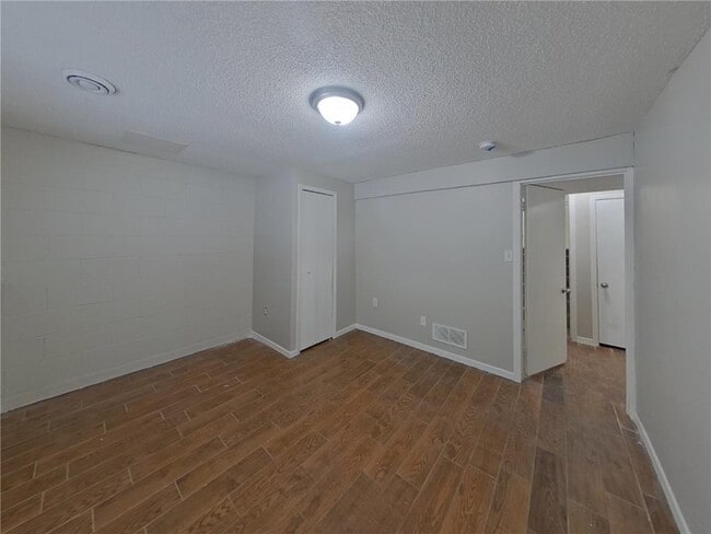 Building Photo - 3200 Jurdy Ct S