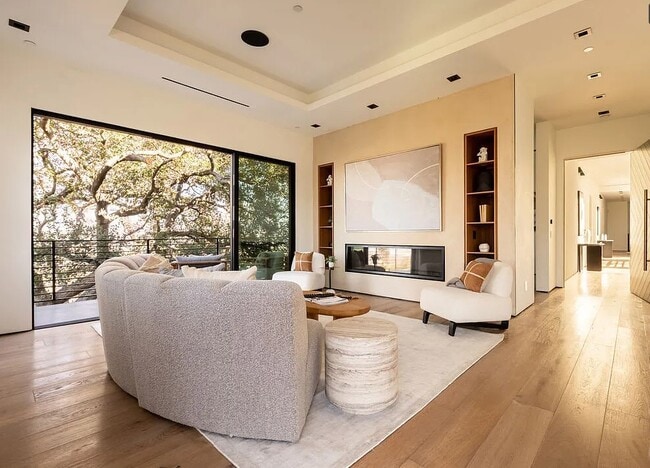 Building Photo - 13331 Mulholland Dr