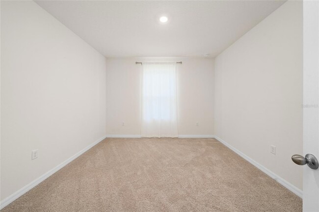 Building Photo - 687 Griffon Ave