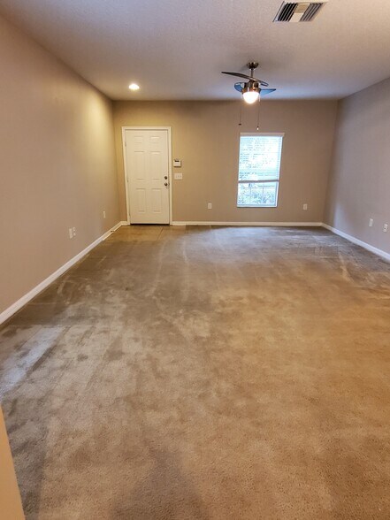Building Photo - 15932 Stable Run Dr