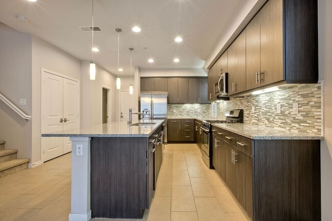 Building Photo - 3 Br/2.5 Ba w Loft and 2 car attached gara...