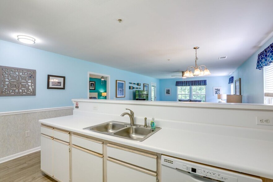 Building Photo - 1278 River Oaks Dr