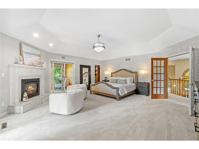 Building Photo - 6210 Deerwood Cir N