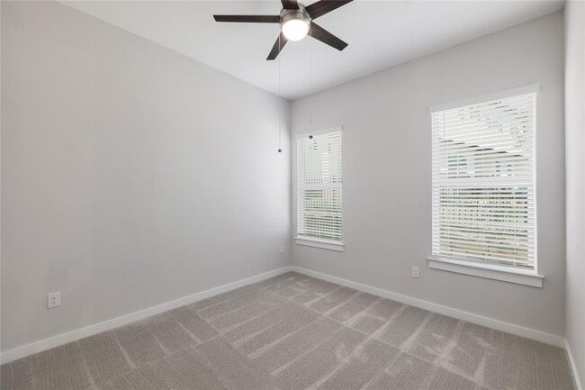 Building Photo - 12001 Vista Parke Dr