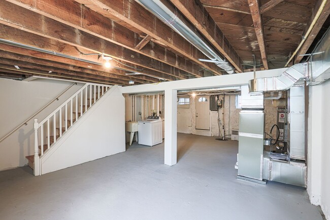 Building Photo - 5662 Kavon Ave