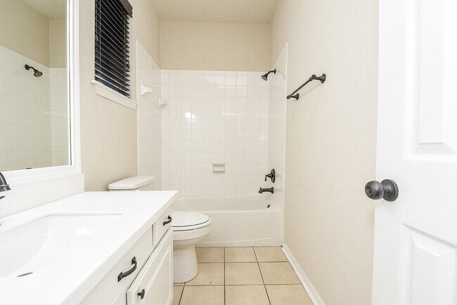 Building Photo - 9135 Edgeloch Dr
